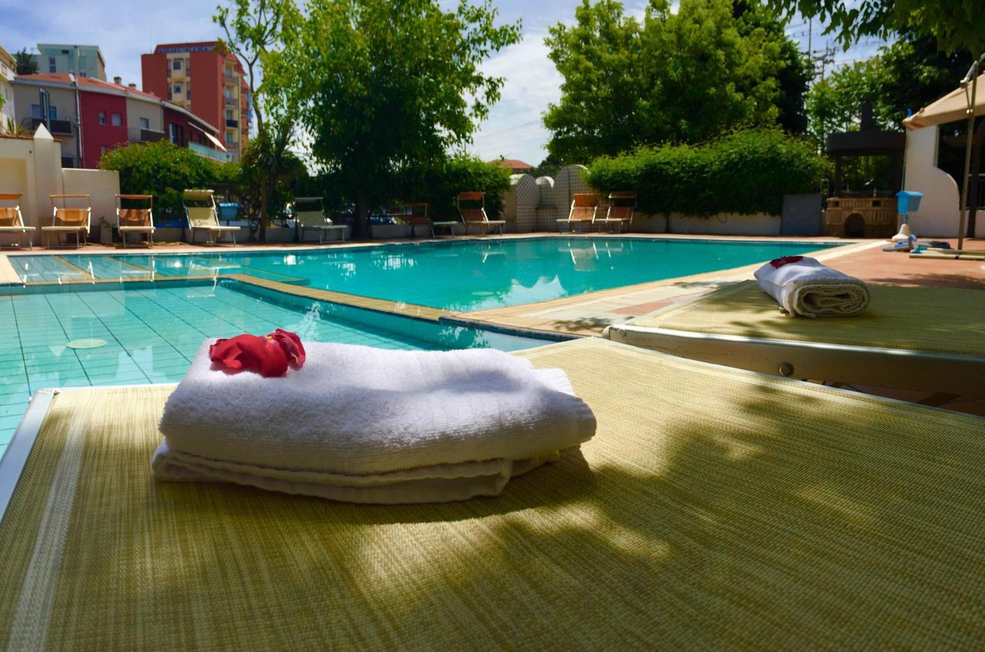 Hotel Mehari Riccione Eksteriør billede