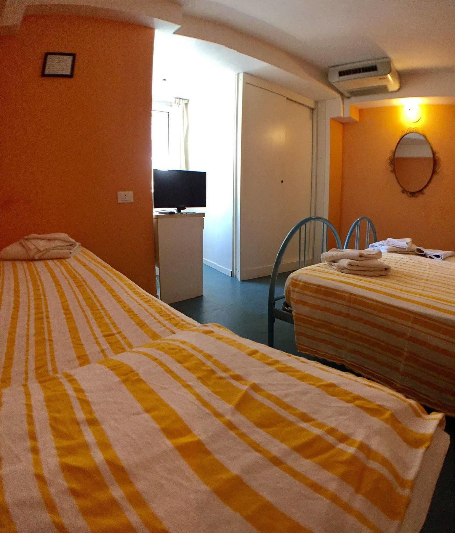 Hotel Mehari Riccione Eksteriør billede