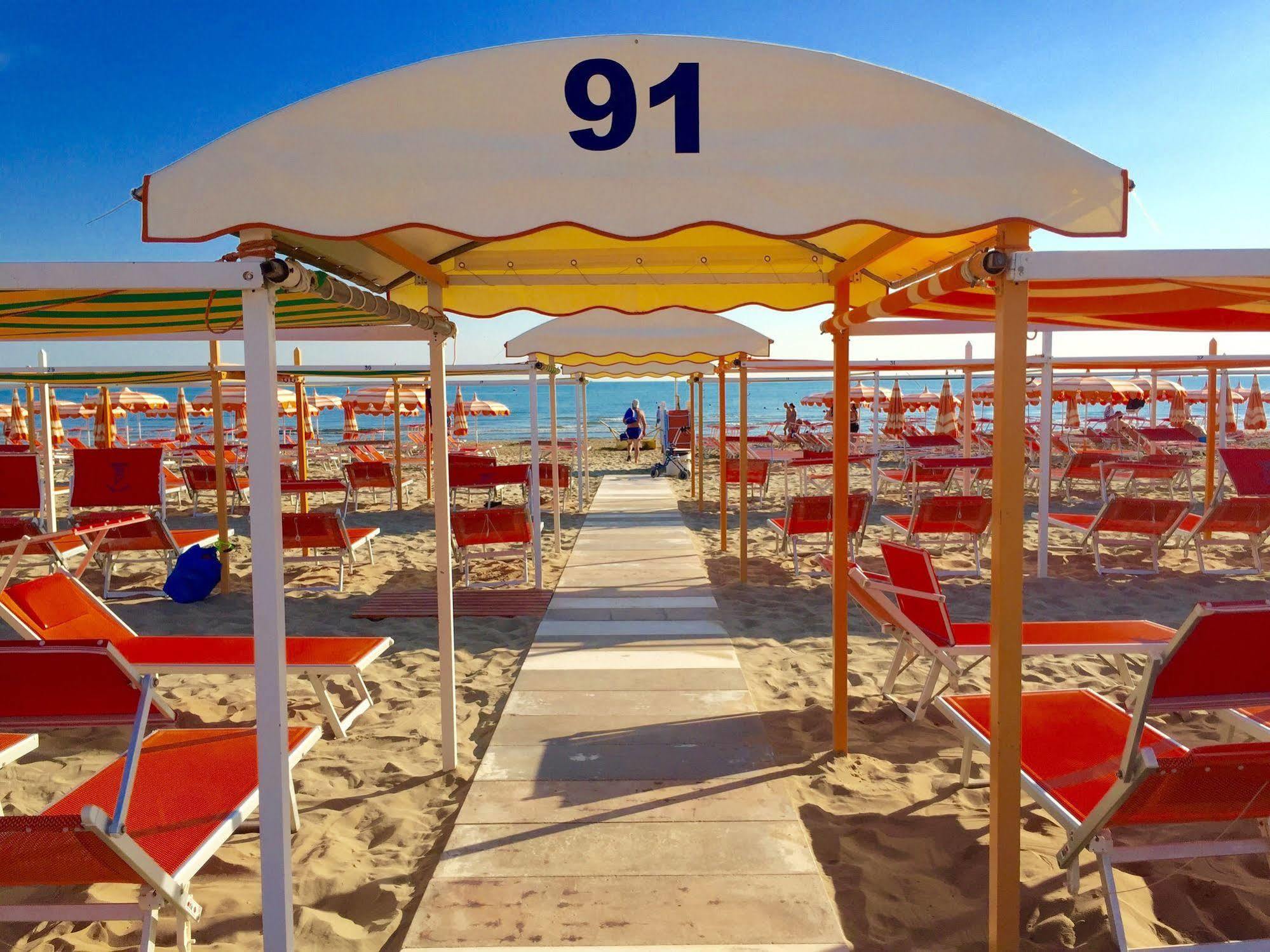 Hotel Mehari Riccione Eksteriør billede