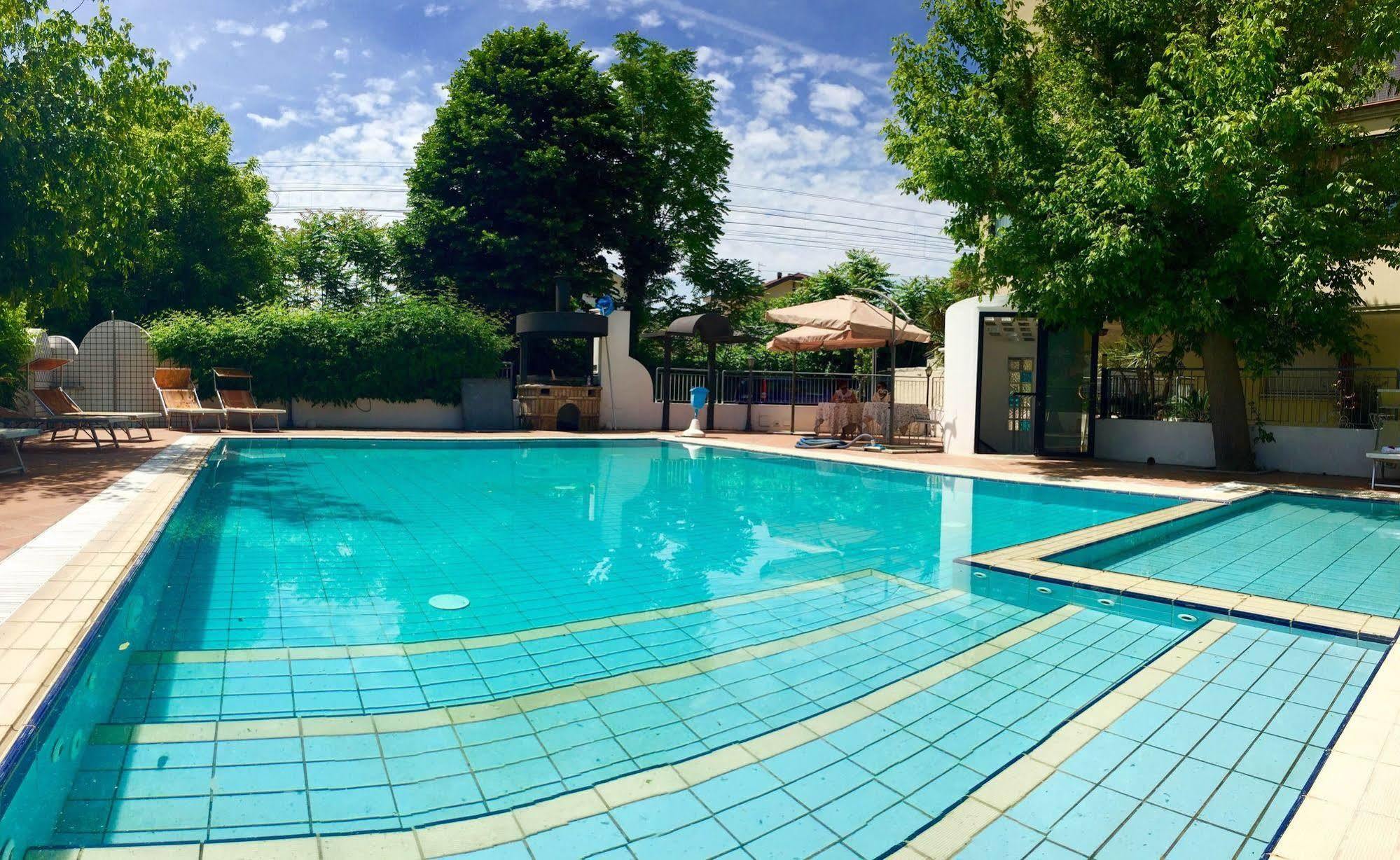 Hotel Mehari Riccione Eksteriør billede