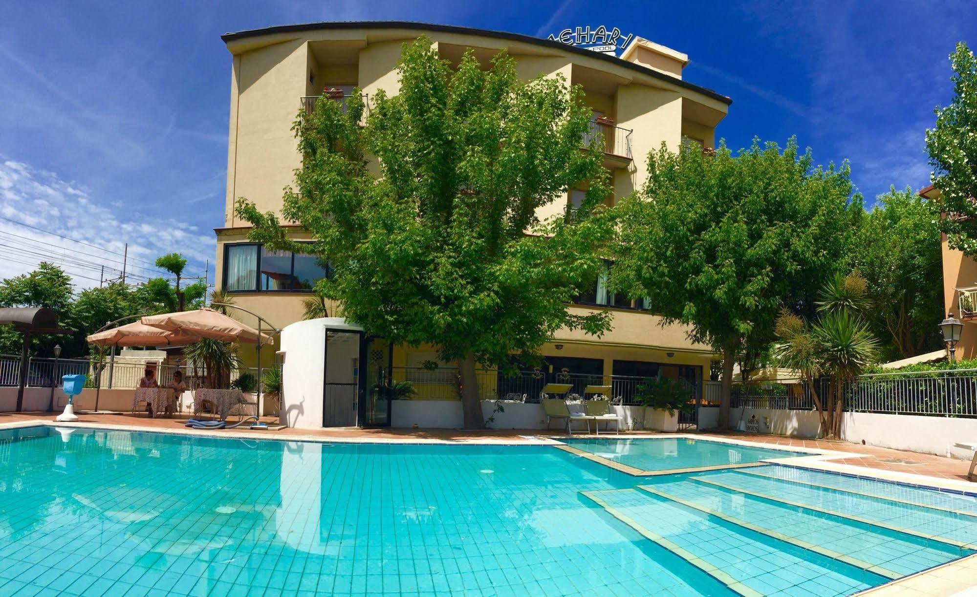 Hotel Mehari Riccione Eksteriør billede